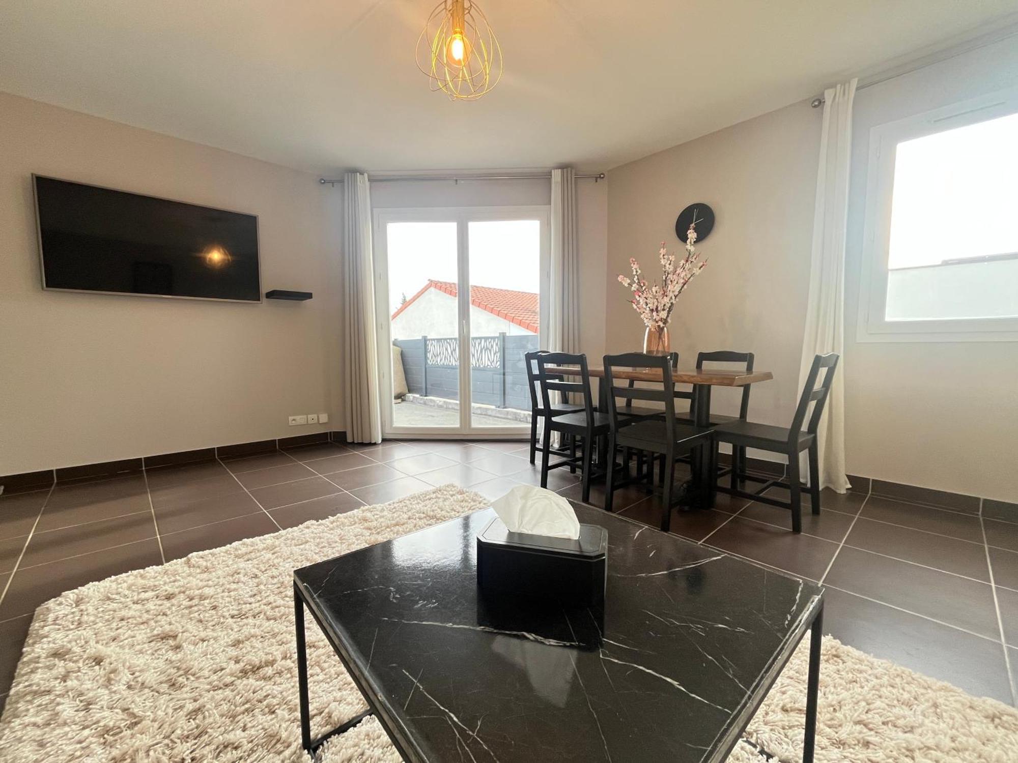 Maison Moderne Avec Terrasse&parking Villa