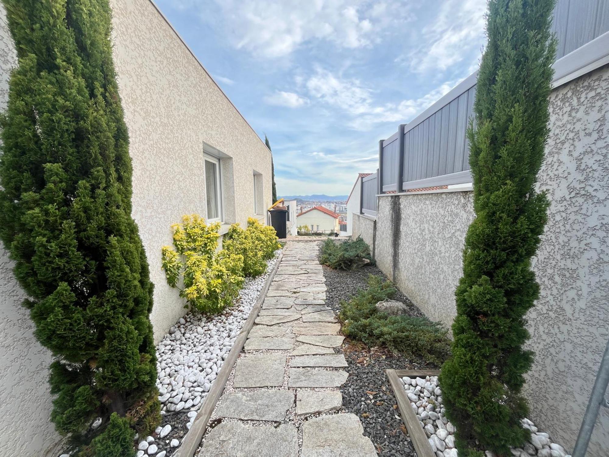 Maison Moderne Avec Terrasse&parking